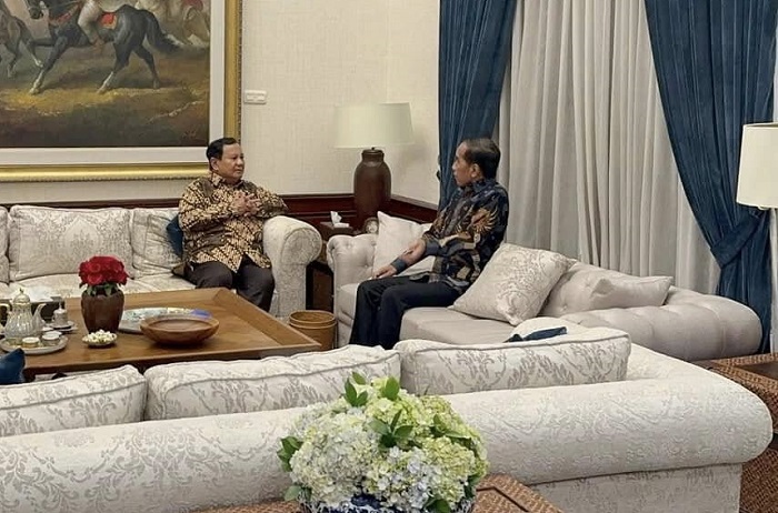 Mantan Presiden Jokowi memenuhi undangan makan malam di kediaman pribadi Presiden RI Prabowo Subianto, Jalan Kertanegara, Jakarta. (Facebook.com @Prabowo Subianto)