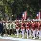 Presiden Prancis Emmanuel Macron disambut oleh Presiden Indonesia Prabowo Subianto dalam upacara kenegaraan di Istana Merdeka. (Dok. Tim Media Prabowo)