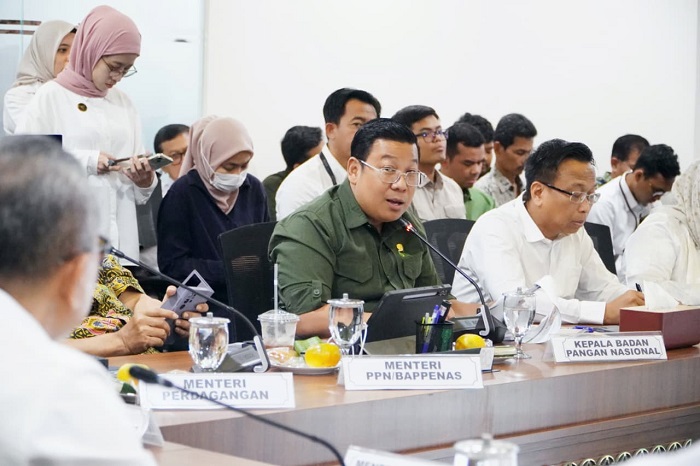 Kepala Bapanas Arief Prasetyo Adi menjelaskan program SPHP Jagung usai rapat dengan Menko Pangan. (Dok. Bapanas)