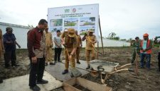 Peletakan batu pertama Pembangunan alun alun di Kecamatan Percut Sei Tuan, Deli Serdang Sumatera Utara, dilakukan secara langsung oleh Bupati Deli Serdang, dr. H. Asri Ludin Tambunan, M.Ked., Sp.PD, didampingi Wakil Bupati Lom Lom Suwondo, S.S., serta manajemen Musim Mas, pada 16 Desember 2025.